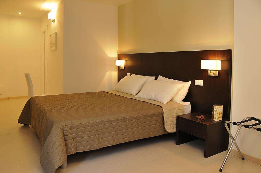 Le Stanze Sul Corso Bed and Breakfast Pescara Rum bild